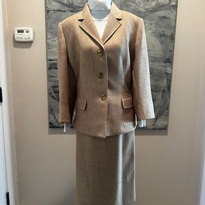 Jones Wear (tan) Beige Blazer and Skirt Set size 14 (new with tags, BUT snagged)
